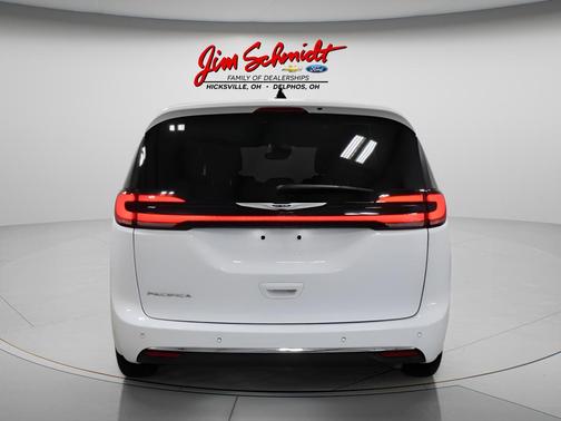 Bright White Clearcoat 2025 Chrysler Pacifica Select
