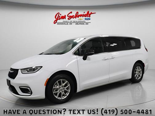 Bright White Clearcoat 2025 Chrysler Pacifica Select