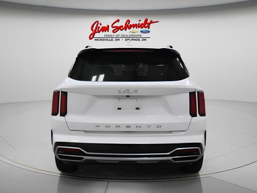 Glacial White Pearl 2022 Kia Sorento S