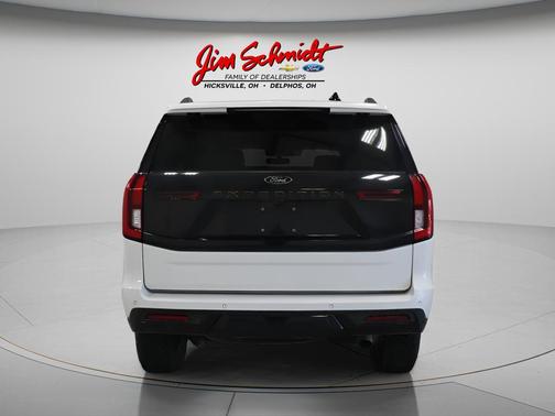Star White 2025 Ford Expedition Tremor