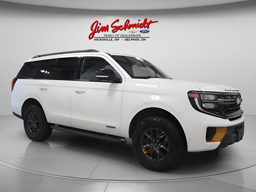 Star White 2025 Ford Expedition Tremor
