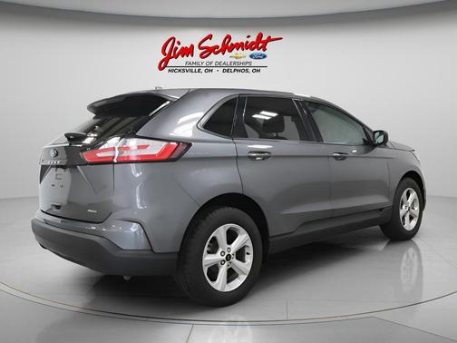 Carbonized Gray Metallic 2024 Ford Edge SE