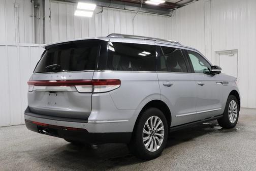2023 Lincoln Navigator Standard
