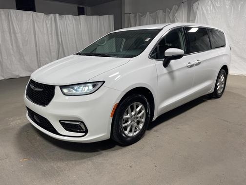 2023 Chrysler Pacifica Touring-L