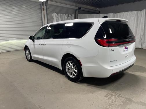 2023 Chrysler Pacifica Touring-L