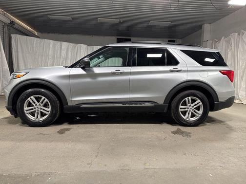 Silver Metallic 2024 Ford Explorer XLT