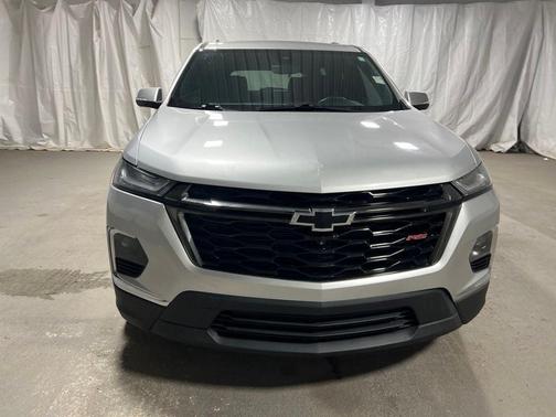 Silver Ice Metallic 2022 Chevrolet Traverse RS