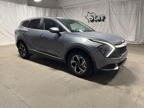Everlasting Silver 2025 Kia Sportage LX
