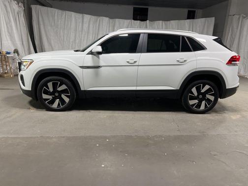 2025 Volkswagen Atlas Cross Sport 2.0T SE w/Technology