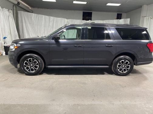 Gray Metallic 2024 Ford Expedition Max XLT