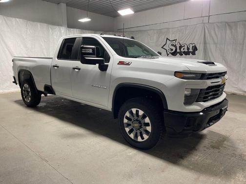 Summit White 2026 Chevrolet Silverado 2500 Custom