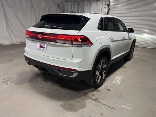 2025 Volkswagen Atlas Cross Sport 2.0T SE w/Technology