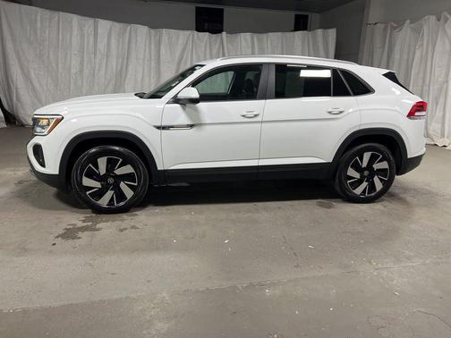 2025 Volkswagen Atlas Cross Sport 2.0T SE w/Technology