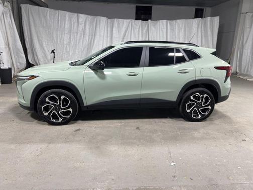 Green 2024 Chevrolet Trax 2RS