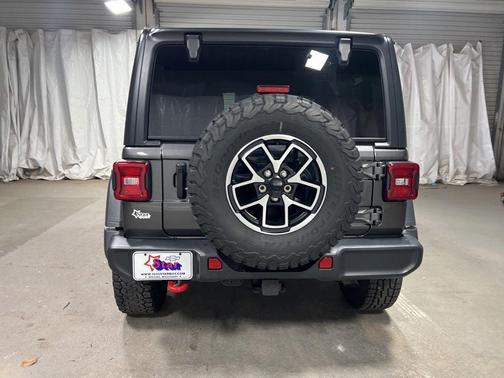Granite Crystal Clearcoat Metallic 2025 Jeep Wrangler Rubicon