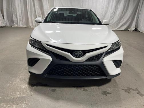 Super White 2020 Toyota Camry SE