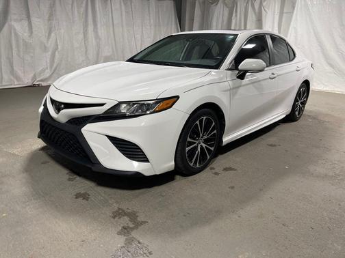 Super White 2020 Toyota Camry SE
