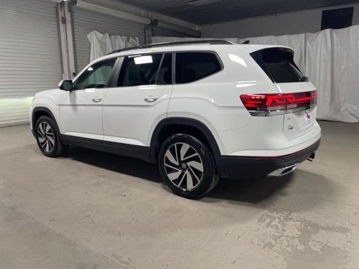 2024 Volkswagen Atlas 2.0T SE
