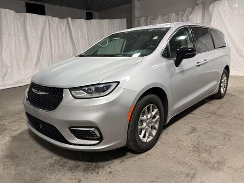 2024 Chrysler Pacifica Touring-L