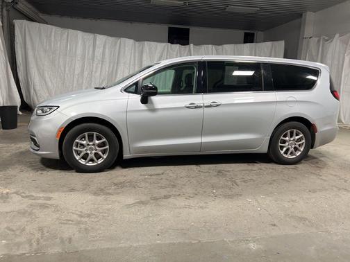 2024 Chrysler Pacifica Touring-L