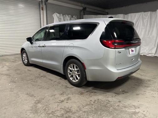 2024 Chrysler Pacifica Touring-L