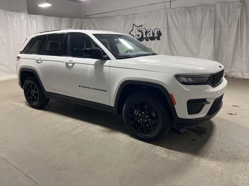 2025 Jeep Grand Cherokee Laredo