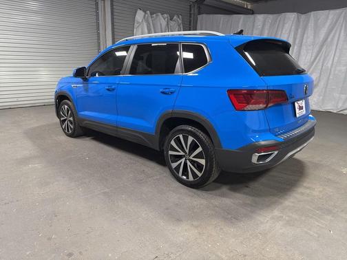 Cornflower Blue 2022 Volkswagen Taos 1.5T SE