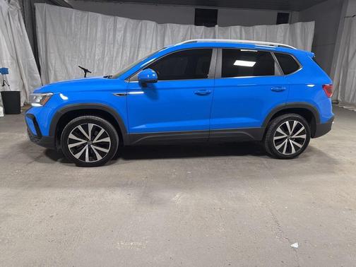 Cornflower Blue 2022 Volkswagen Taos 1.5T SE