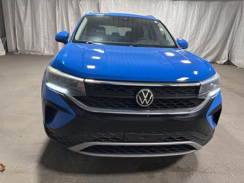 Cornflower Blue 2022 Volkswagen Taos 1.5T SE