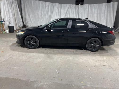 Phantom Black 2022 Hyundai ELANTRA SEL