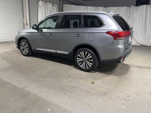 Mercury Gray Metallic 2020 Mitsubishi Outlander SE