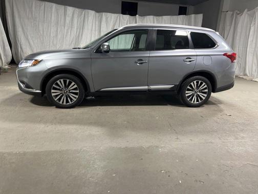 Mercury Gray Metallic 2020 Mitsubishi Outlander SE