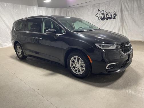 2023 Chrysler Pacifica Touring-L