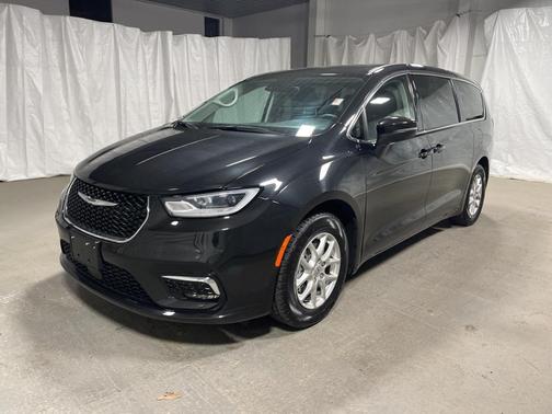 2023 Chrysler Pacifica Touring-L