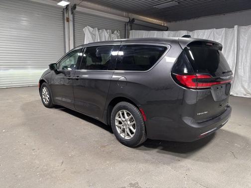 2023 Chrysler Pacifica Touring-L