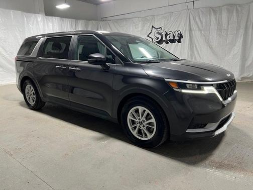 2023 Kia Carnival LX