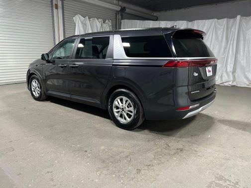 2023 Kia Carnival LX