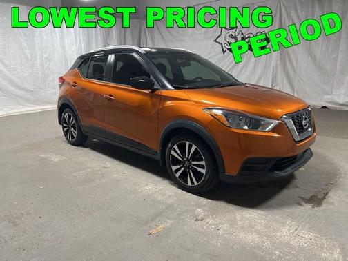 Monarch Orange / Super Black 2020 Nissan Kicks SV