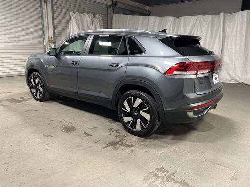 2025 Volkswagen Atlas Cross Sport 2.0T SE w/Technology