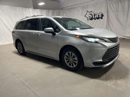 2022 Toyota Sienna LE