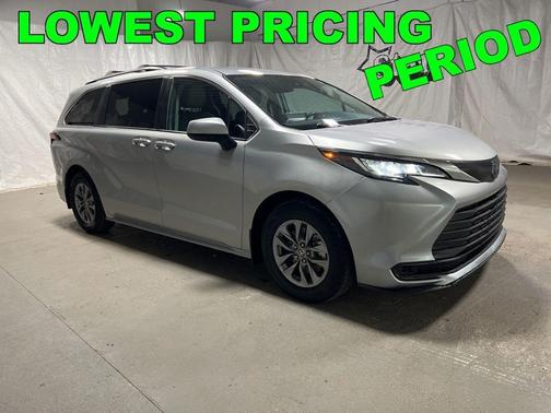 2022 Toyota Sienna LE