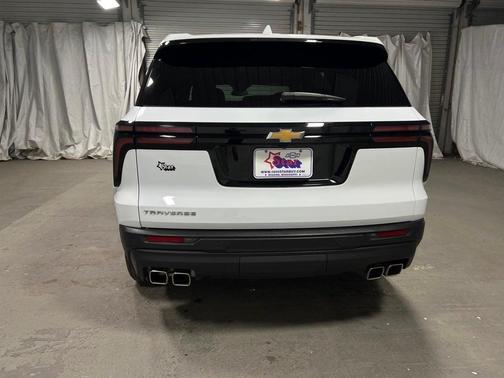 2024 Chevrolet Traverse LS