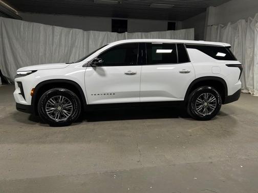 2024 Chevrolet Traverse LS