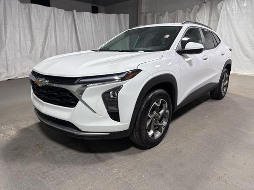 Summit White 2025 Chevrolet Trax LT
