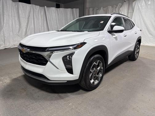 Summit White 2025 Chevrolet Trax LT