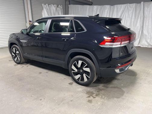 2025 Volkswagen Atlas Cross Sport 2.0T SE w/Technology