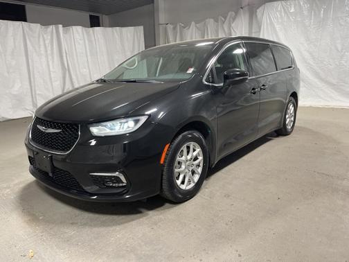 2023 Chrysler Pacifica Touring-L