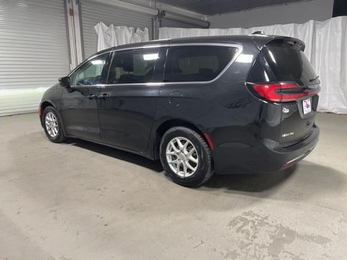 2023 Chrysler Pacifica Touring-L