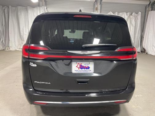 2023 Chrysler Pacifica Touring-L