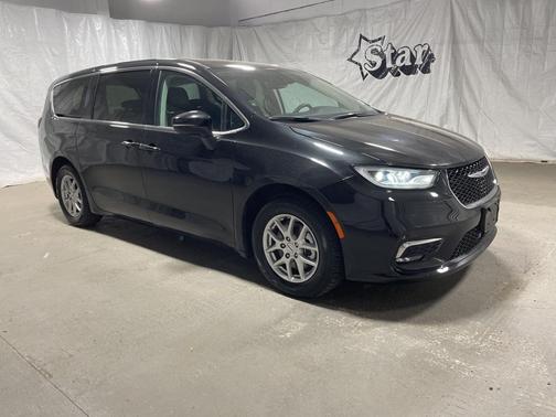 2023 Chrysler Pacifica Touring-L
